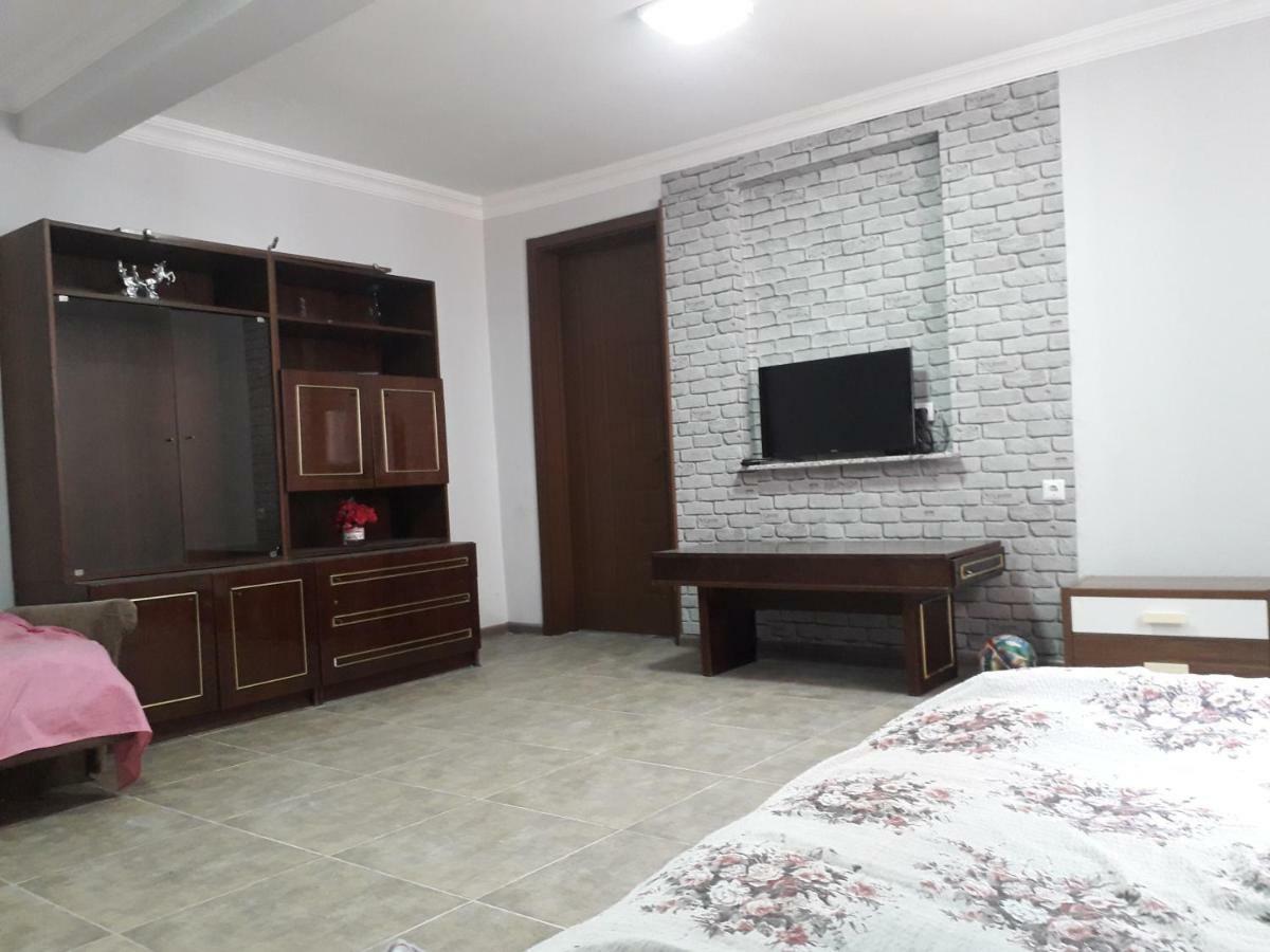 Zaza Guest House Кобулети Екстериор снимка