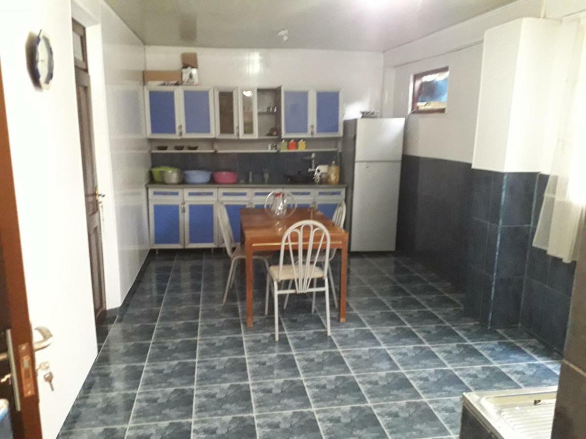 Zaza Guest House Кобулети Екстериор снимка