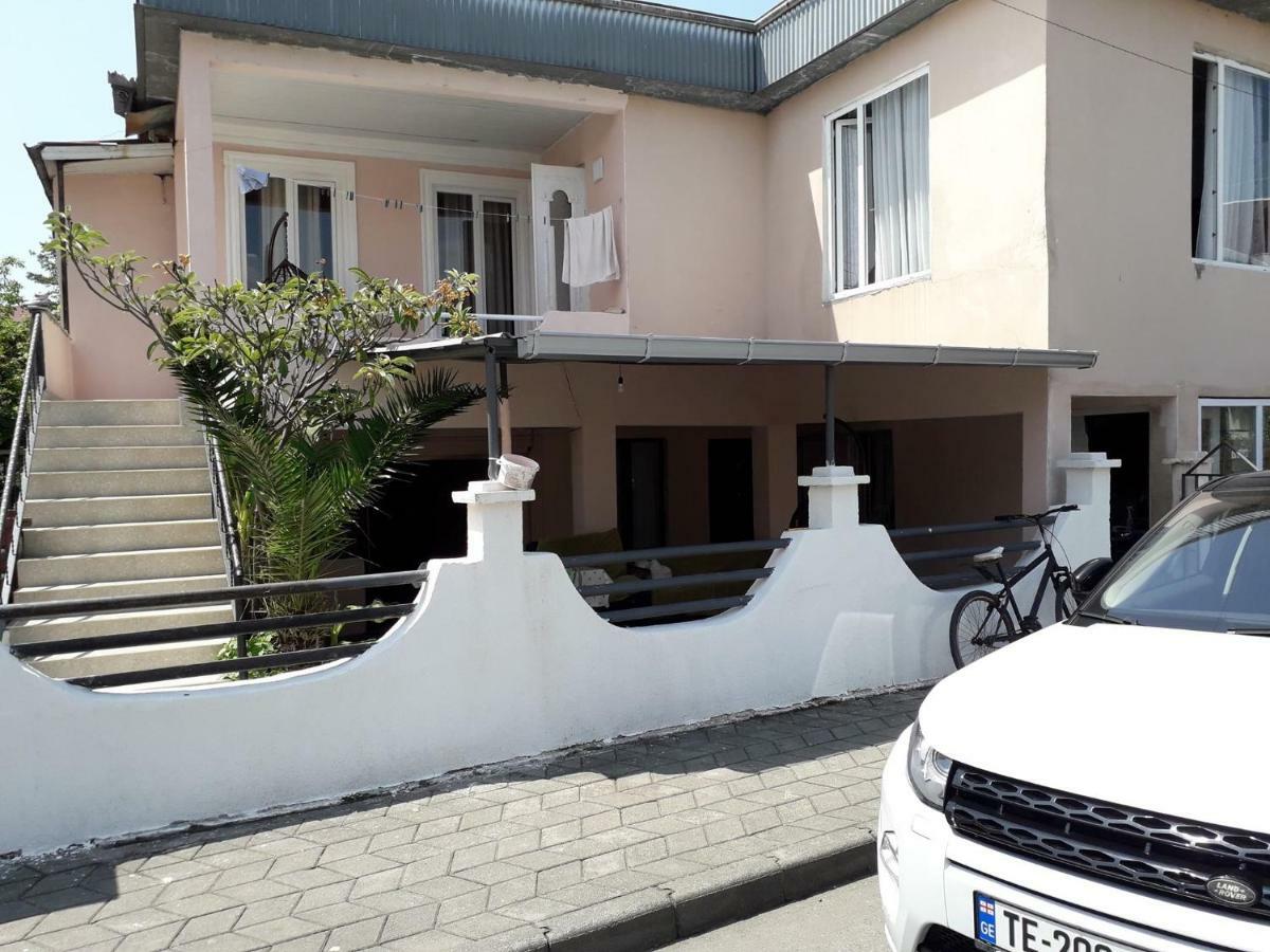 Zaza Guest House Кобулети Екстериор снимка